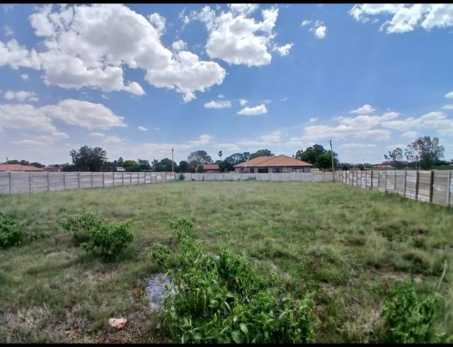 1,018M² VACANT LAND FOR SALE IN KOOKRUS